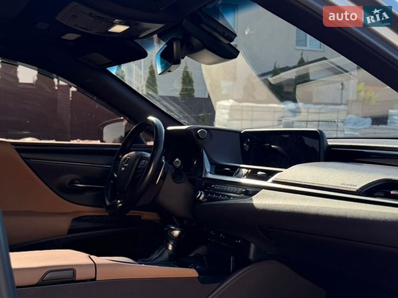 Седан Lexus ES 2020 в Киеве