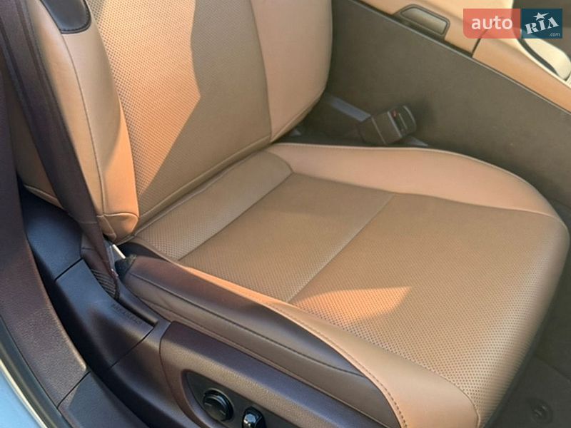 Седан Lexus ES 2020 в Киеве