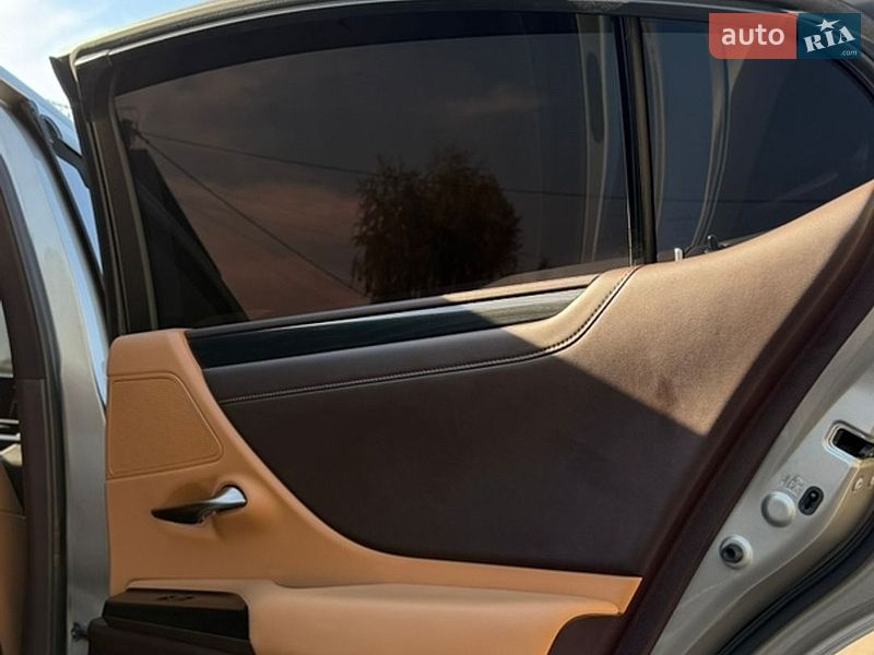 Седан Lexus ES 2020 в Киеве