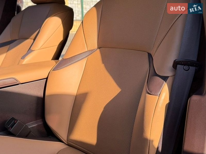 Седан Lexus ES 2020 в Киеве