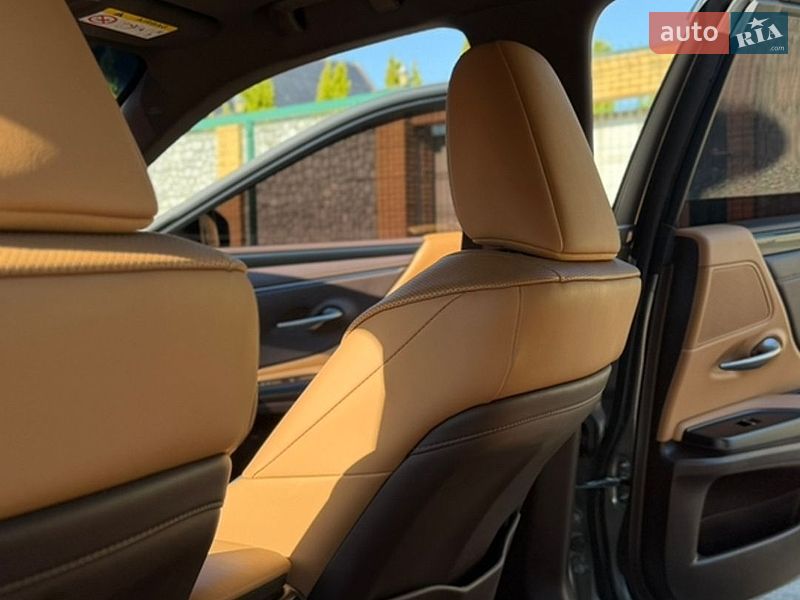Седан Lexus ES 2020 в Киеве