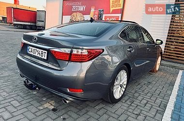 Седан Lexus ES 2013 в Рава-Руській