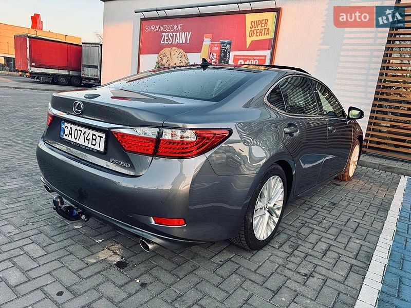 Седан Lexus ES 2013 в Рава-Руській