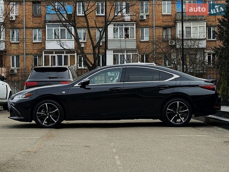 Седан Lexus ES 2023 в Киеве