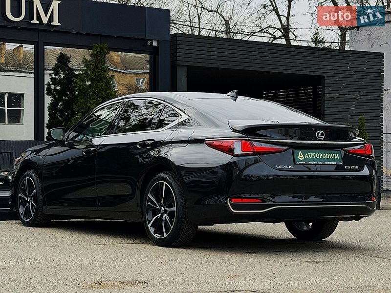 Седан Lexus ES 2023 в Киеве
