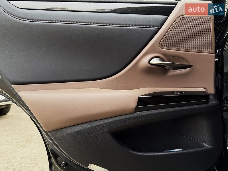 Седан Lexus ES 2023 в Киеве