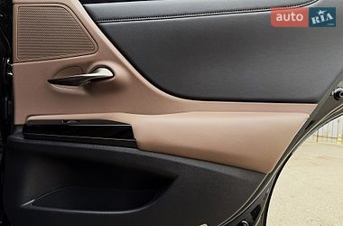 Седан Lexus ES 2023 в Киеве