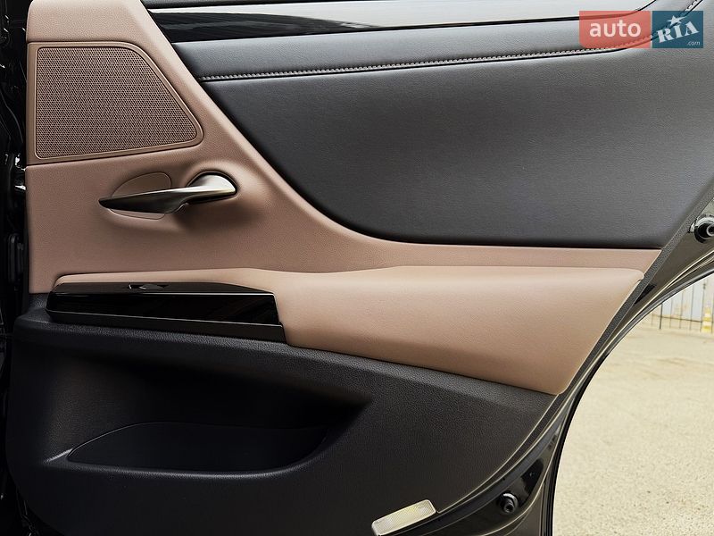 Седан Lexus ES 2023 в Киеве