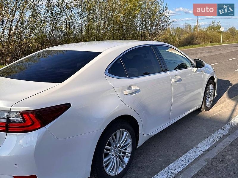 Седан Lexus ES 2016 в Івано-Франківську