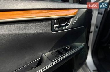 Седан Lexus ES 2012 в Тростянце