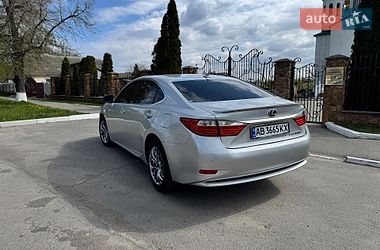Седан Lexus ES 2012 в Тростянце