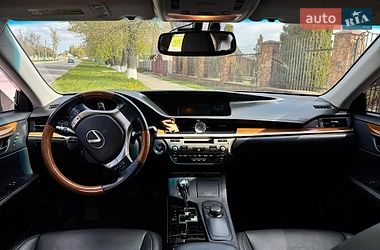 Седан Lexus ES 2012 в Тростянце