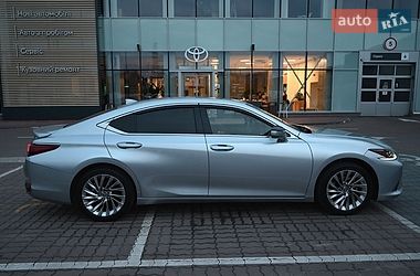 Седан Lexus ES 2023 в Киеве