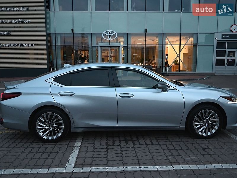 Седан Lexus ES 2023 в Киеве