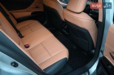 Седан Lexus ES 2023 в Киеве