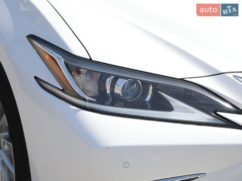Седан Lexus ES 2021 в Харькове