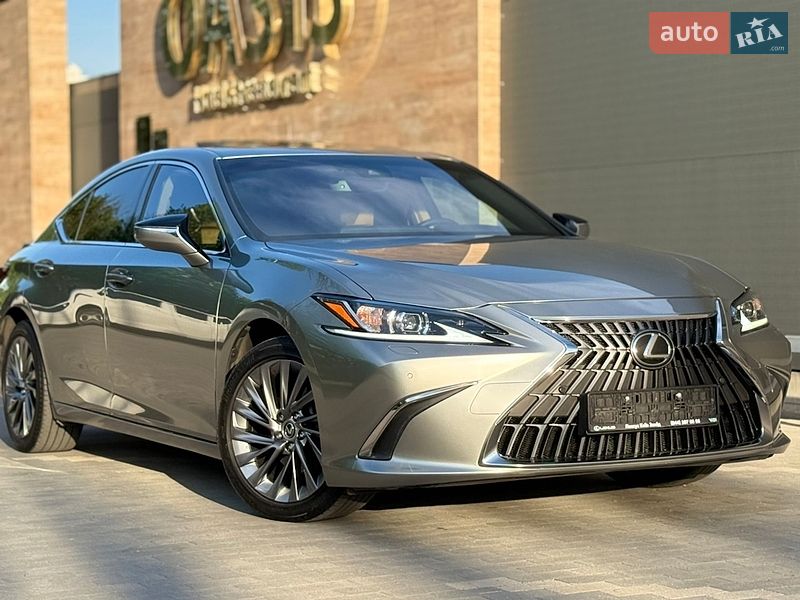 Седан Lexus ES 2023 в Виннице