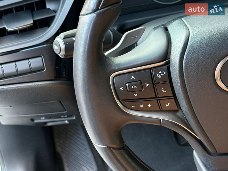 Седан Lexus ES 2023 в Виннице