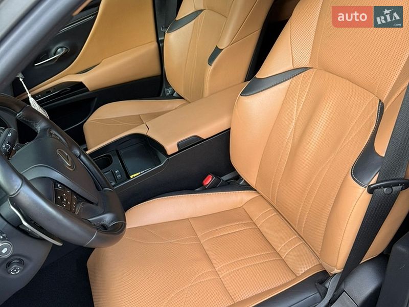 Седан Lexus ES 2023 в Виннице