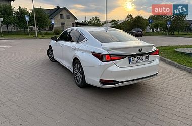 Седан Lexus ES 2019 в Косове