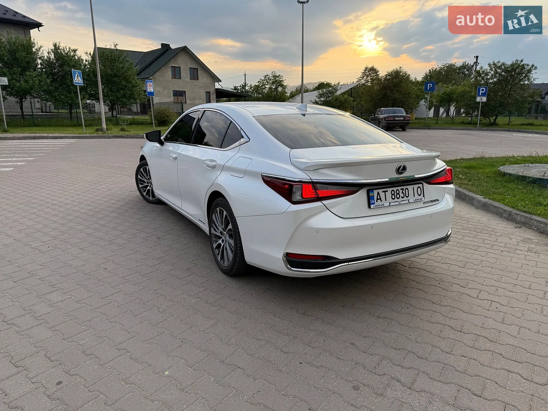 2019 Lexus ES - мініатюра 18