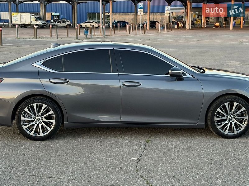 Седан Lexus ES 2019 в Харкові