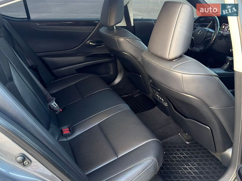 Седан Lexus ES 2019 в Харкові