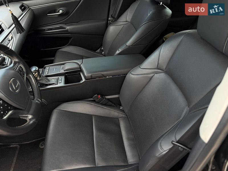 Седан Lexus ES 2019 в Києві