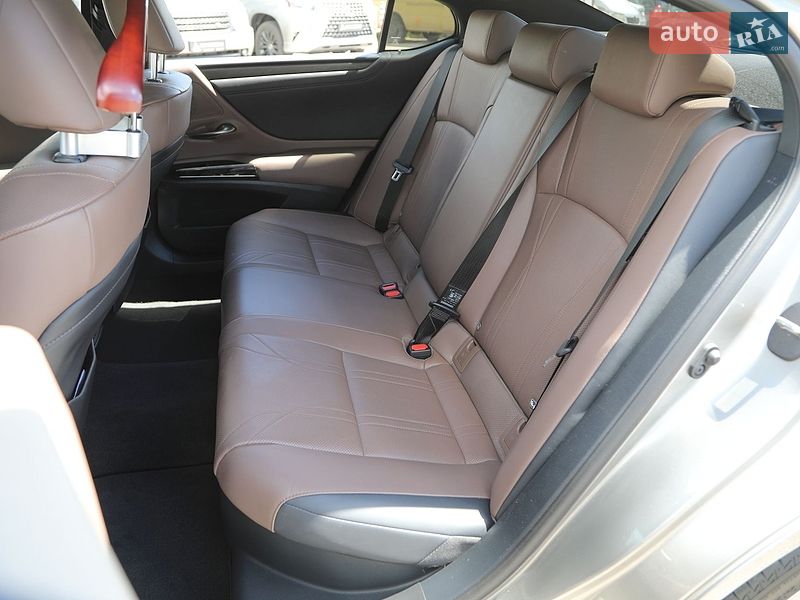 Седан Lexus ES 2023 в Харькове