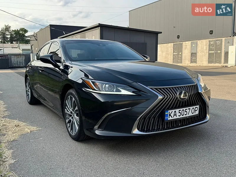 Lexus ES 2020