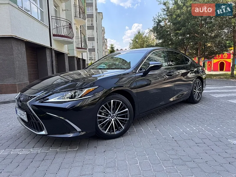 Lexus ES 2025