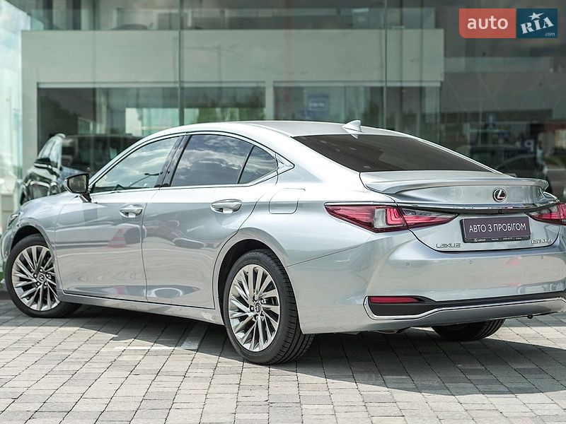 Седан Lexus ES 2022 в Львове