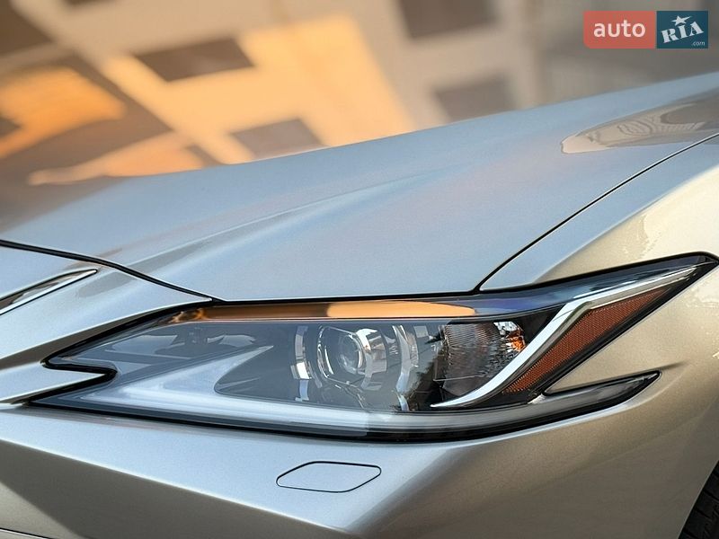 Седан Lexus ES 2023 в Виннице