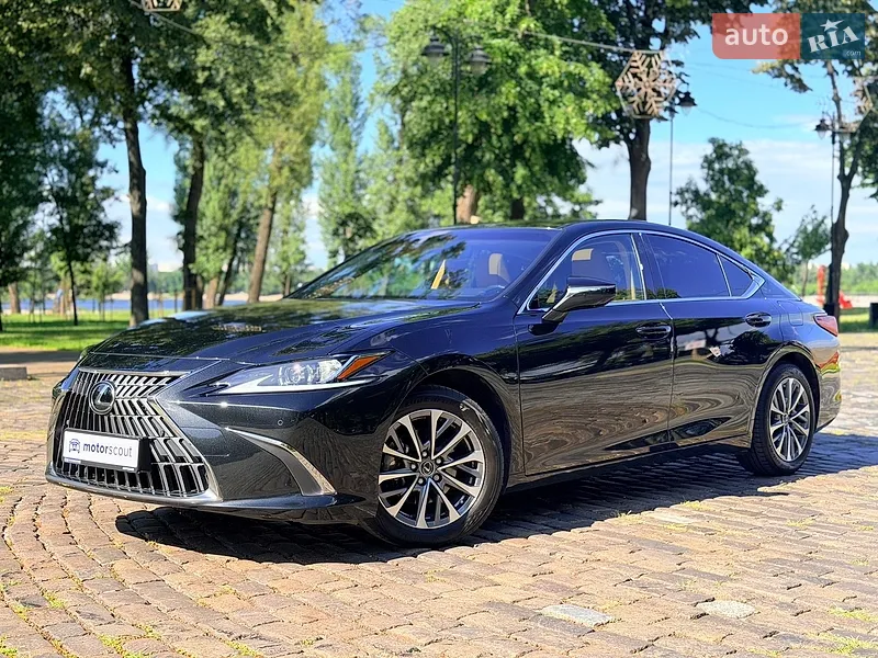 Lexus ES 2022