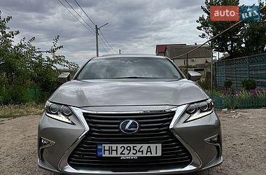 Седан Lexus ES 2016 в Одесі