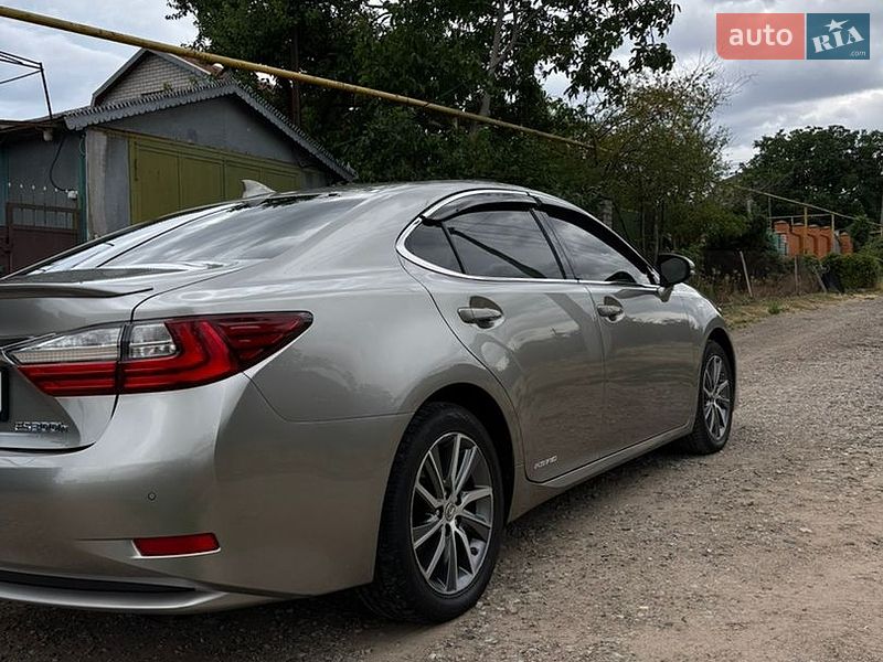 Седан Lexus ES 2016 в Одесі