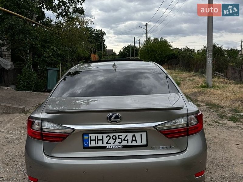 Седан Lexus ES 2016 в Одесі