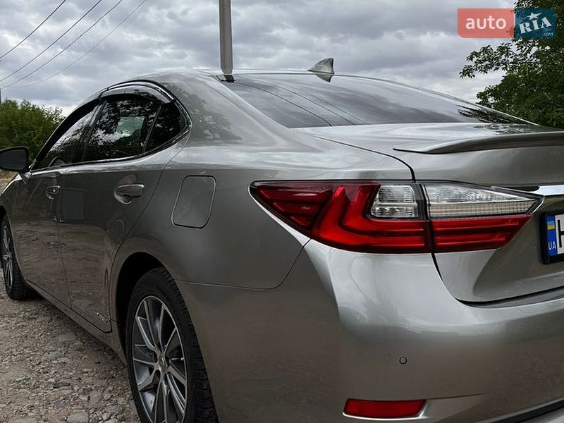 Седан Lexus ES 2016 в Одесі