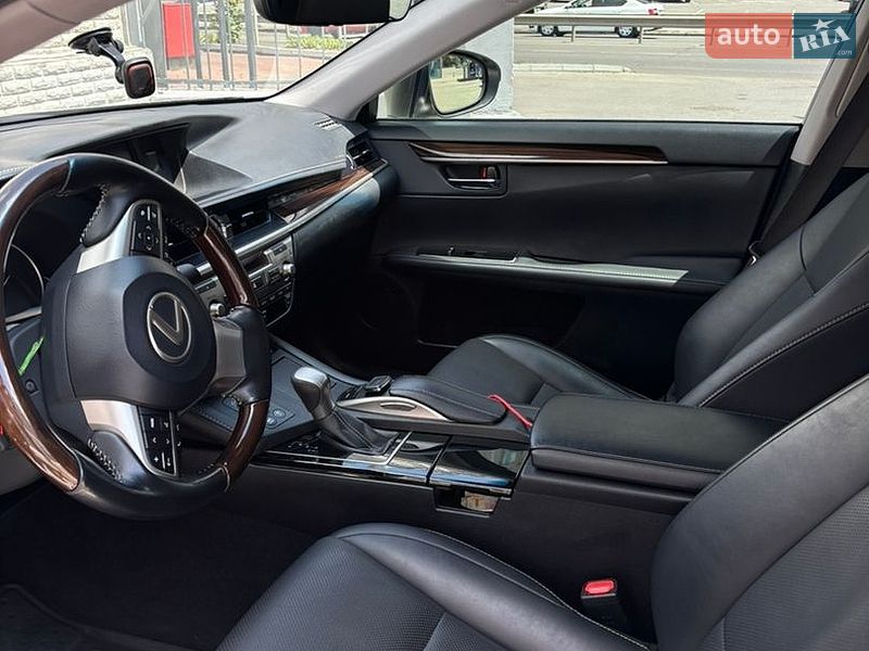 Седан Lexus ES 2016 в Одесі