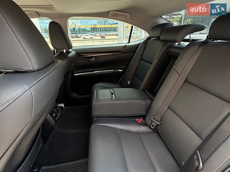 Седан Lexus ES 2016 в Одесі