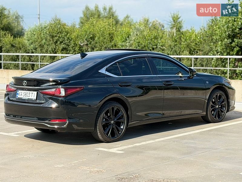 Седан Lexus ES 2024 в Києві