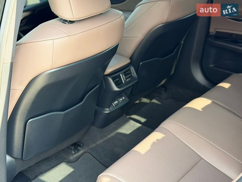 Седан Lexus ES 2024 в Києві