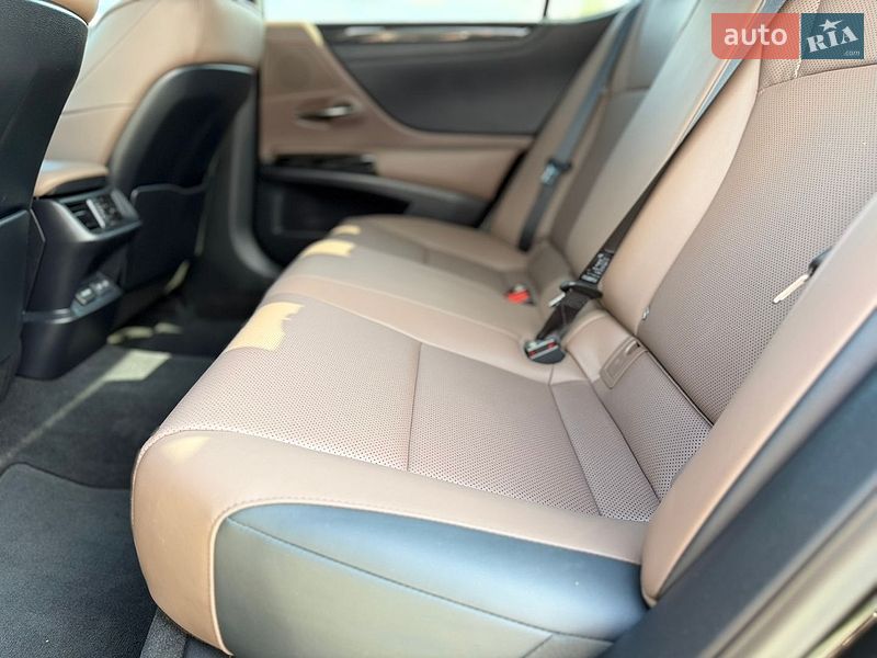 Седан Lexus ES 2024 в Києві