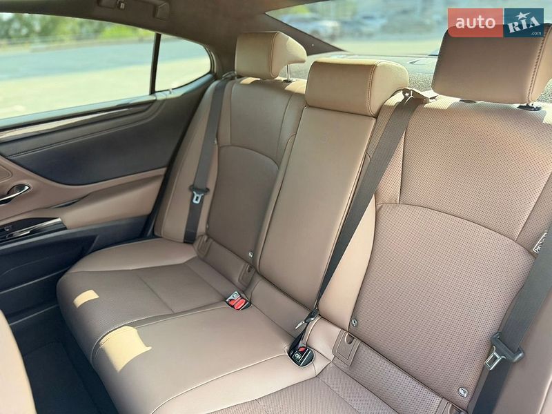 Седан Lexus ES 2024 в Києві