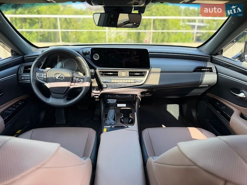 Седан Lexus ES 2024 в Києві