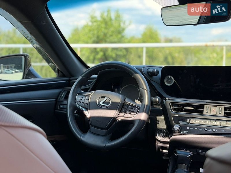 Седан Lexus ES 2024 в Києві