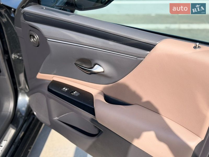 Седан Lexus ES 2024 в Києві