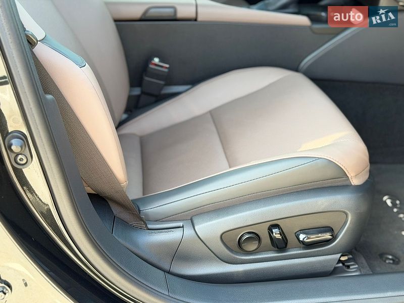 Седан Lexus ES 2024 в Києві