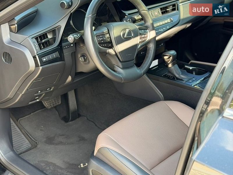 Седан Lexus ES 2024 в Києві