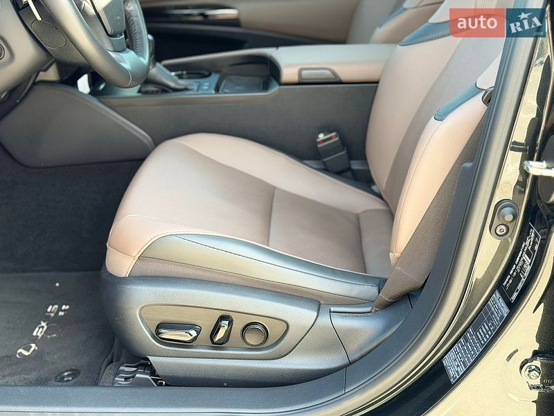 Седан Lexus ES 2024 в Києві